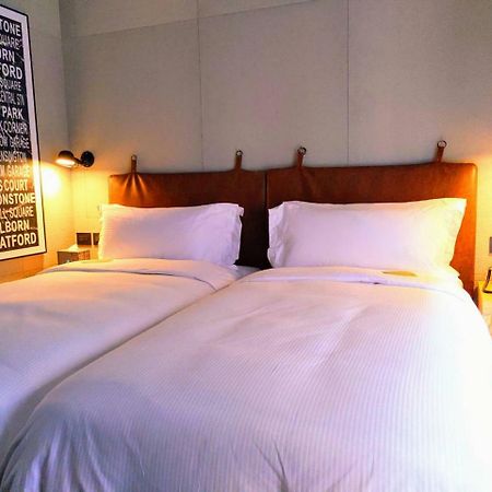 Just Sleep - Sanchong Hotel Taipei Bagian luar foto