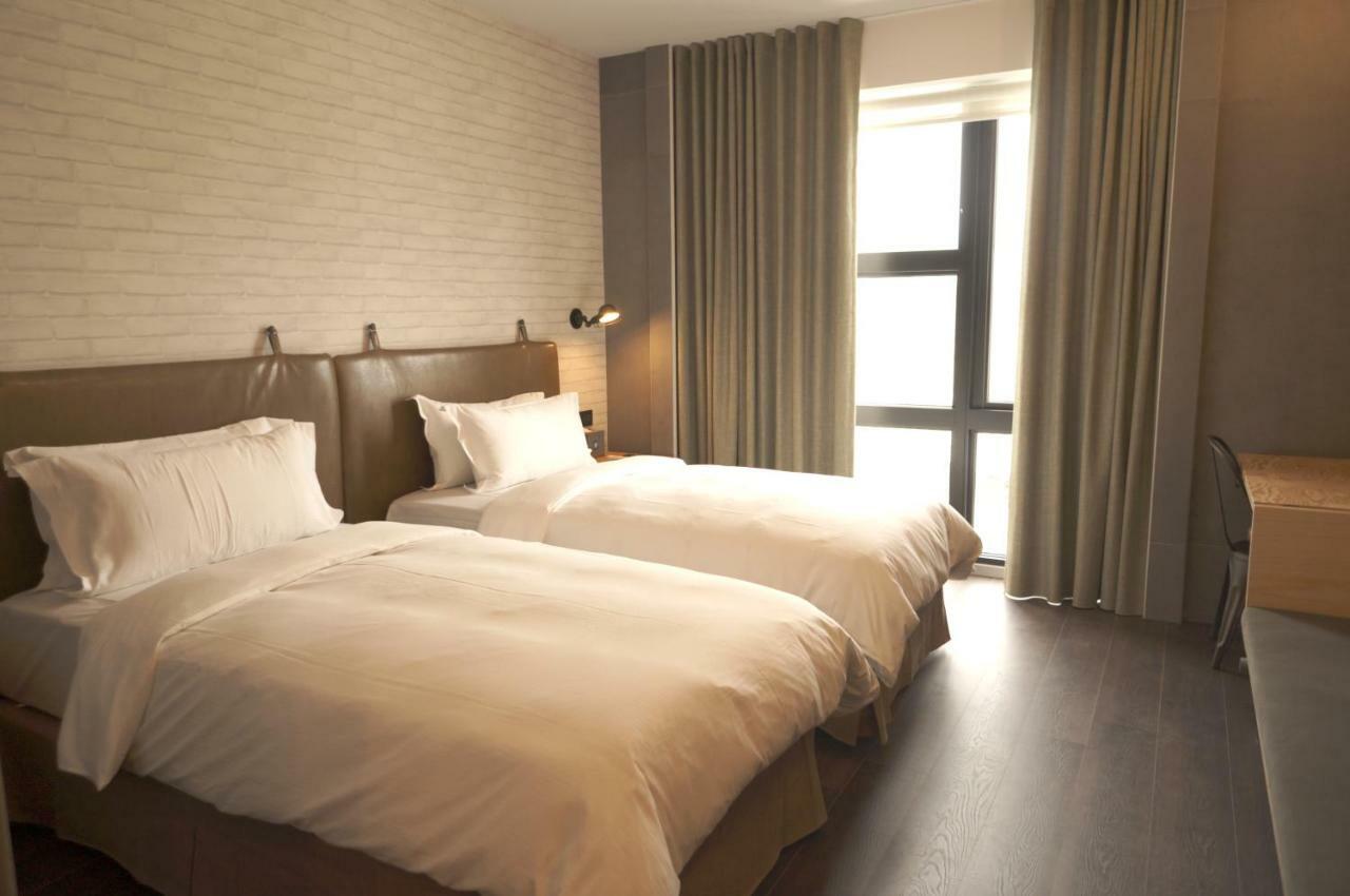 Just Sleep - Sanchong Hotel Taipei Bagian luar foto