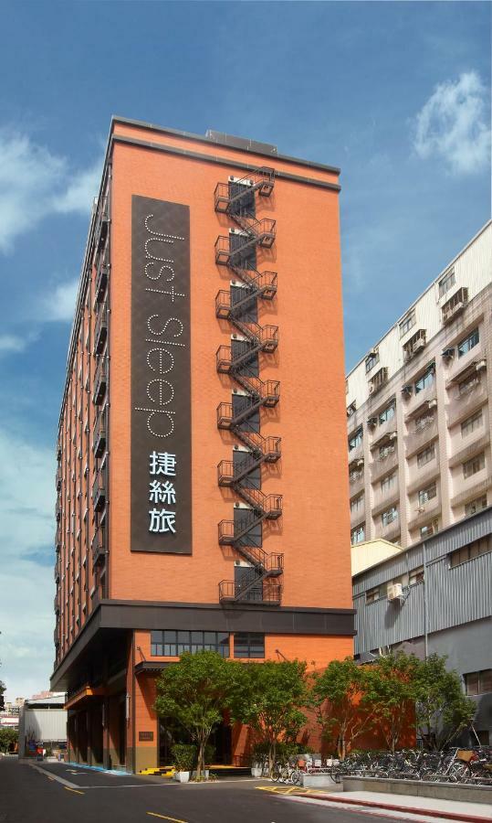 Just Sleep - Sanchong Hotel Taipei Bagian luar foto